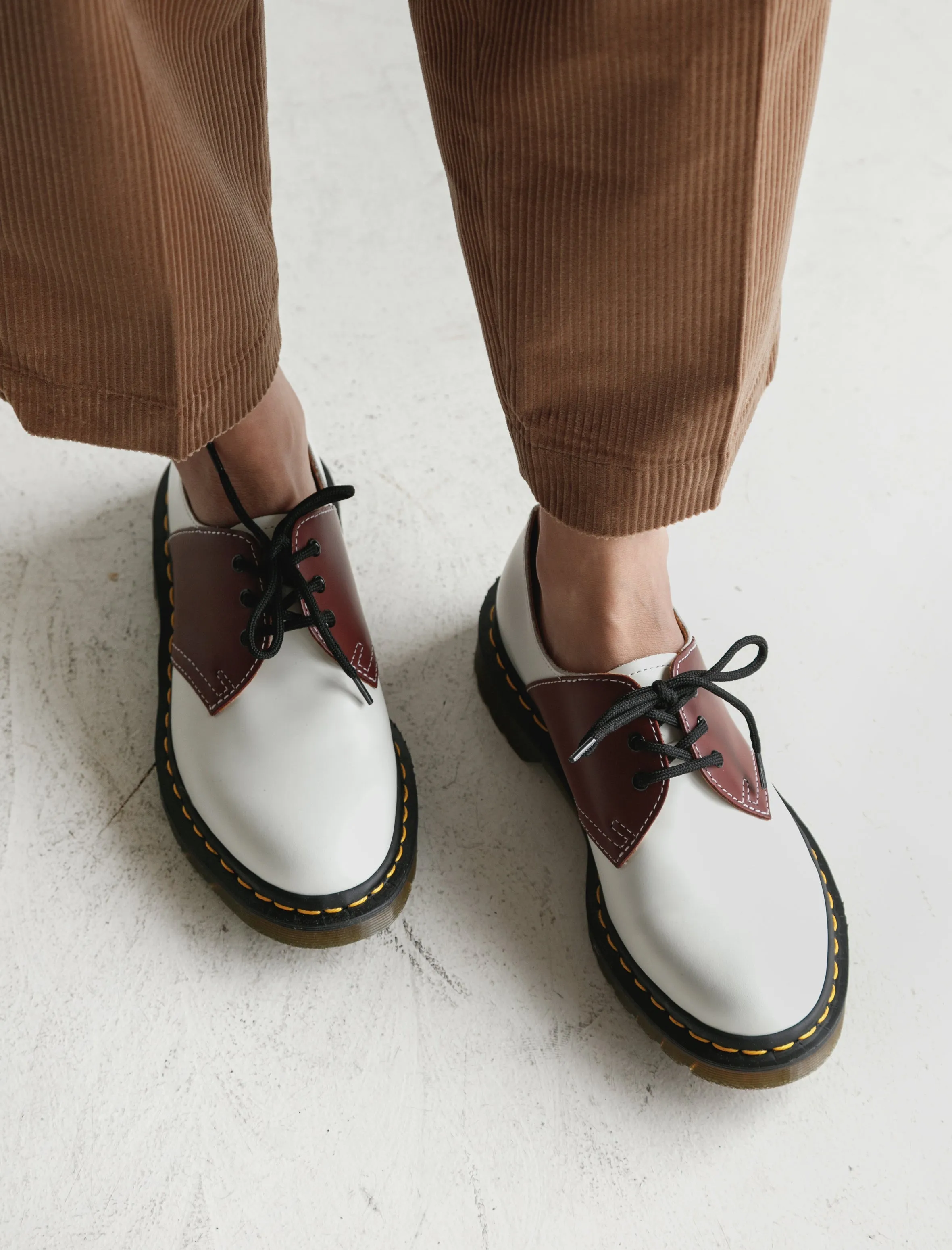 Dr. Martens Mie Saddle Shoe Cherry/White