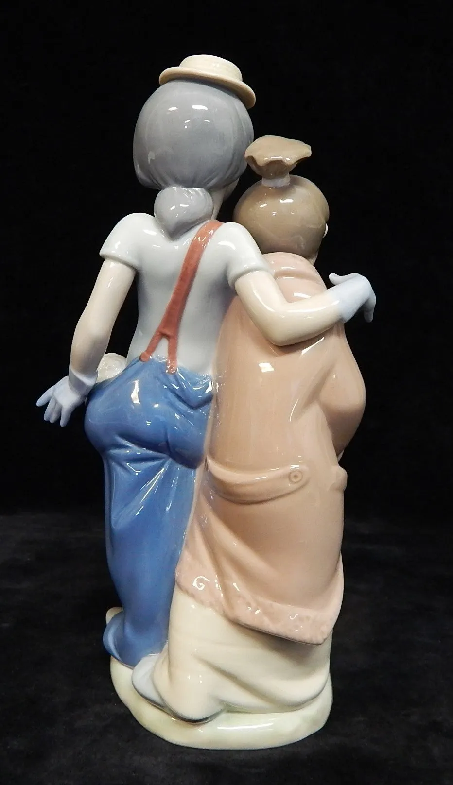 Lladro Pals Forever 7686 Figurine - Repaired