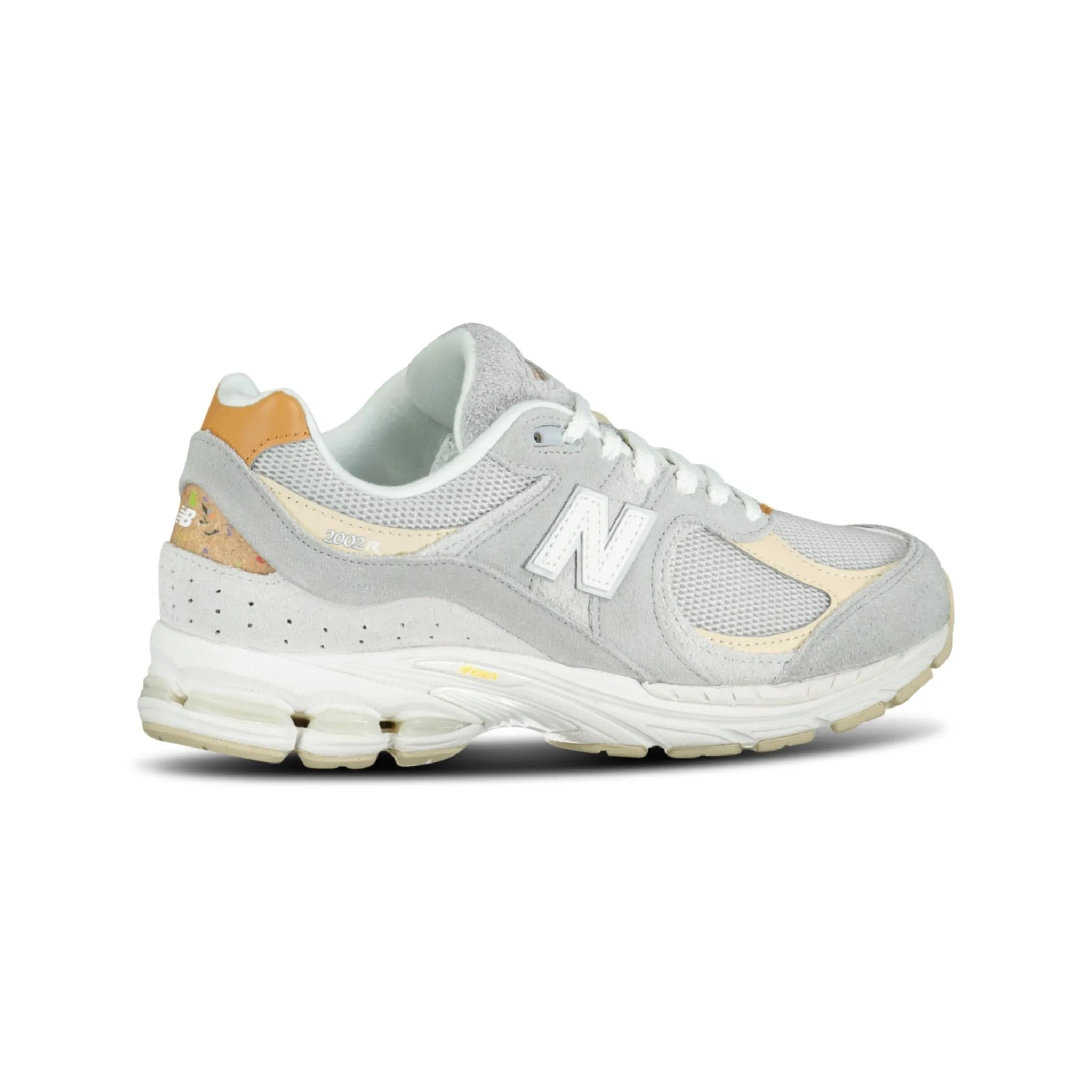 NEW BALANCE 2002 GREY / BEIGE TRAINERS