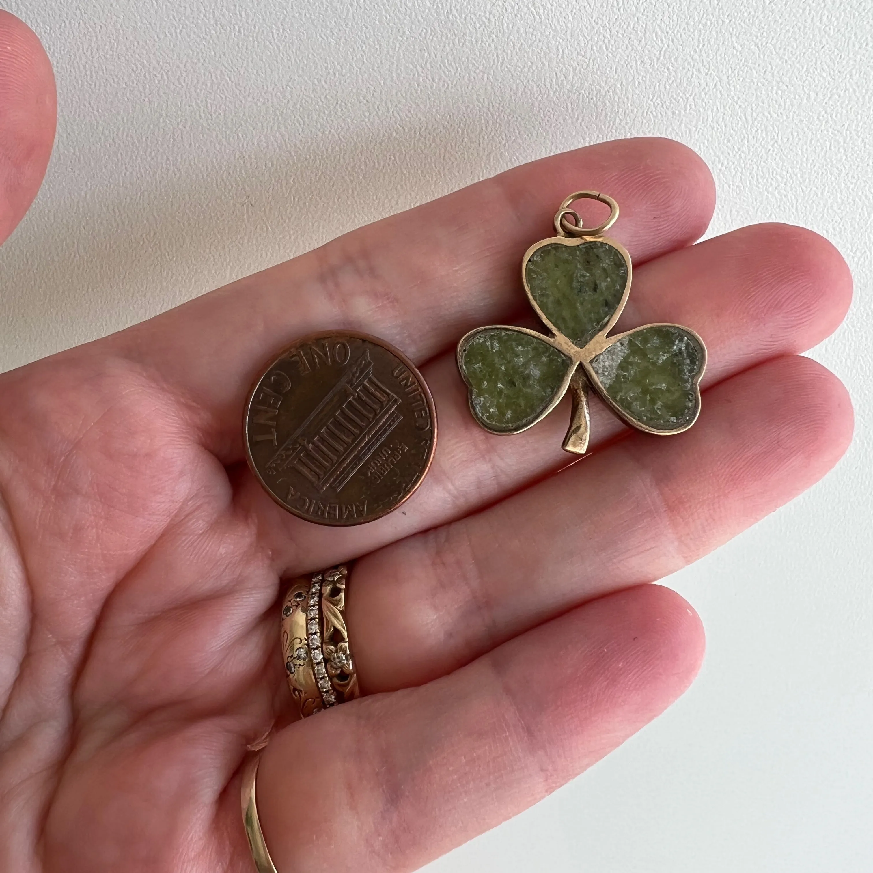 V I N T A G E // double sided luck / 9k rose gold and connemara marble clover pendant