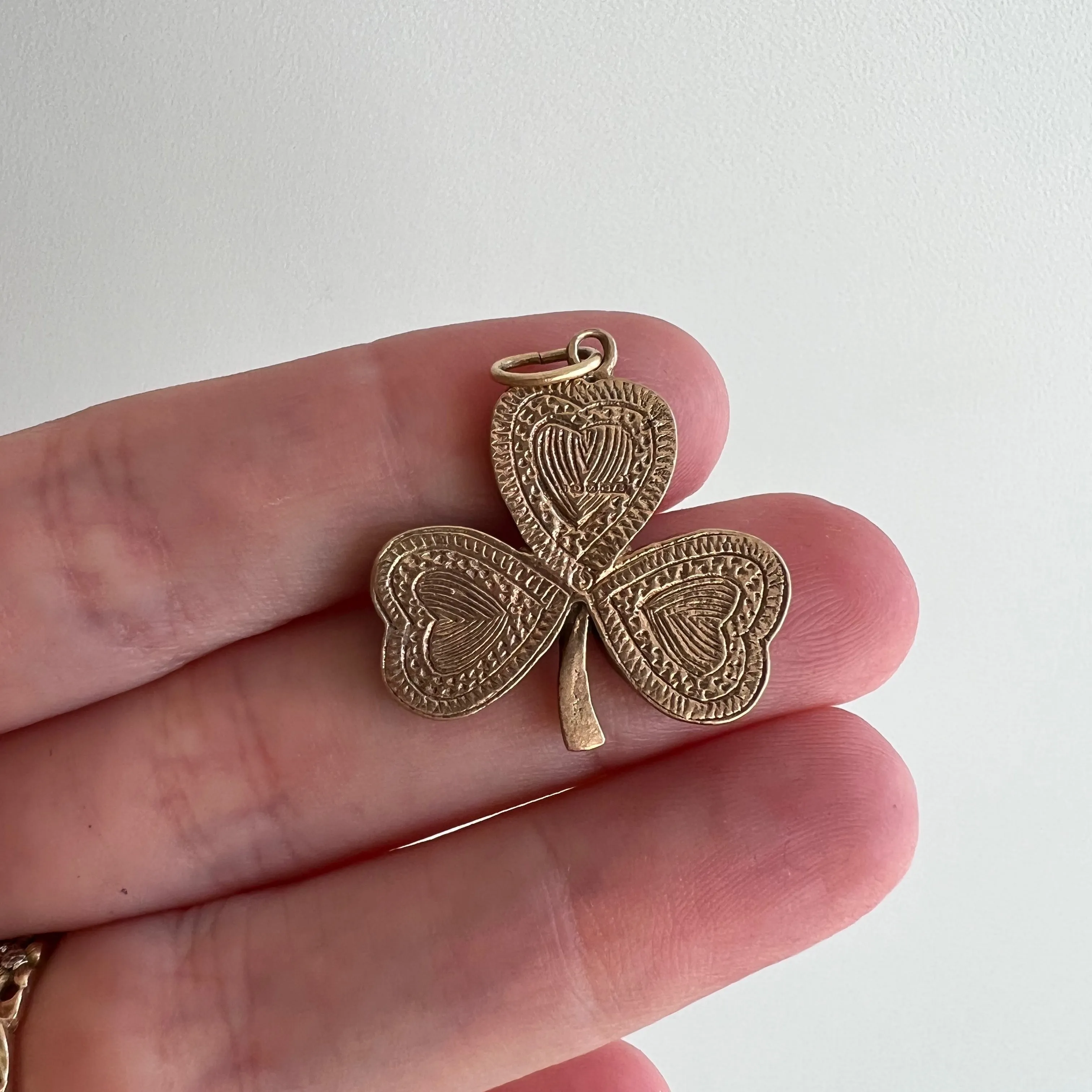 V I N T A G E // double sided luck / 9k rose gold and connemara marble clover pendant