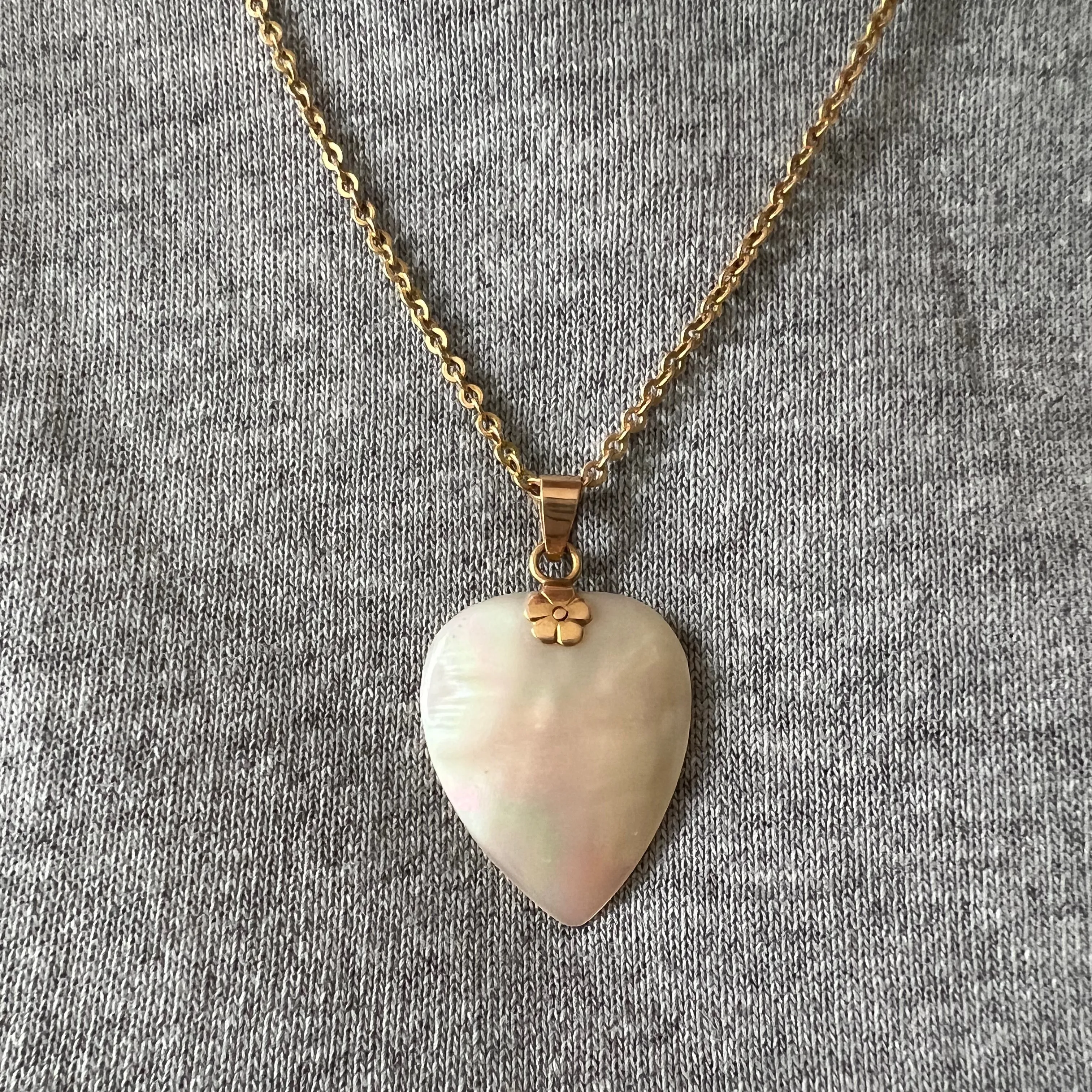 V I N T A G E // shimmery shield / 14k and mother of pearl floral heart shaped shield / a pendant