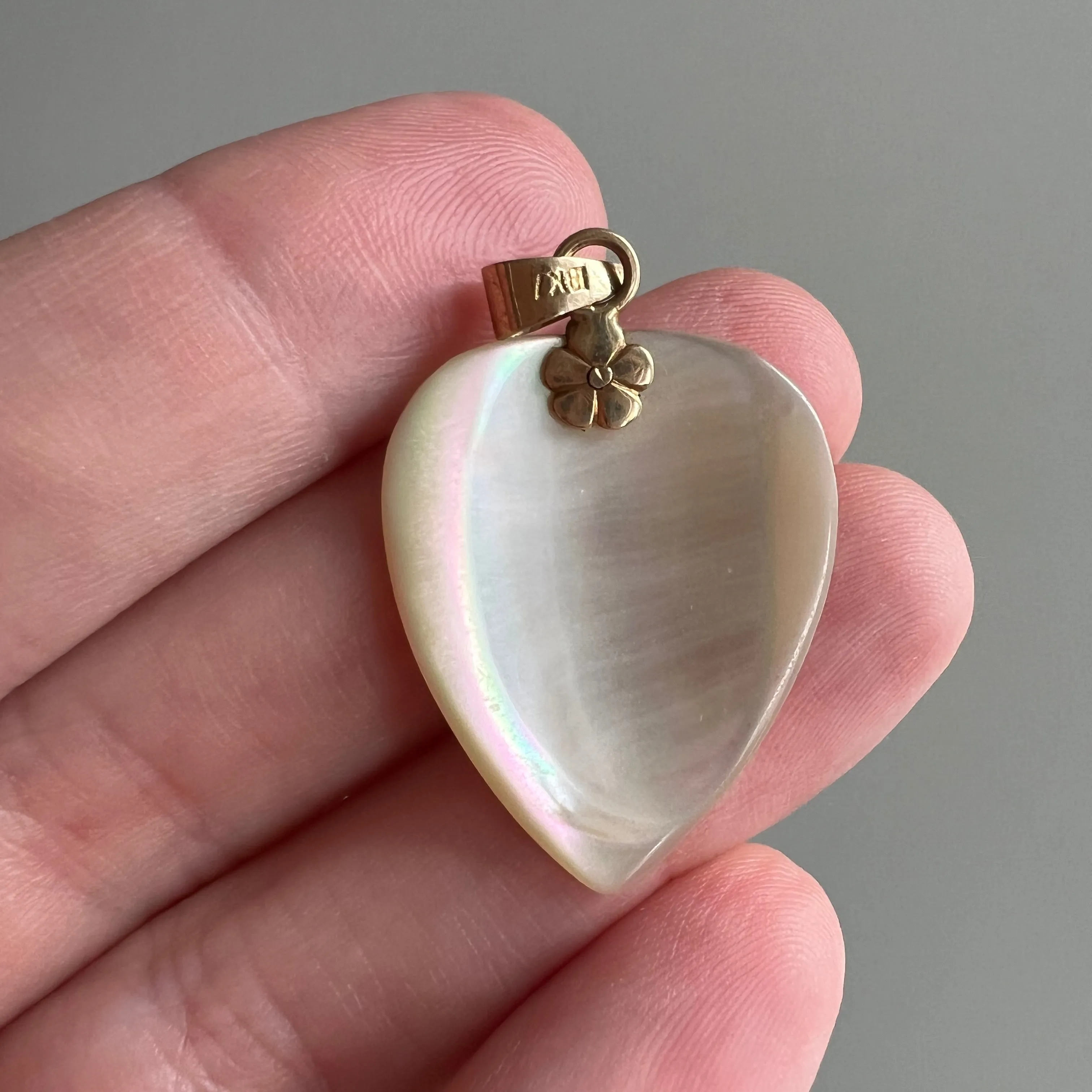 V I N T A G E // shimmery shield / 14k and mother of pearl floral heart shaped shield / a pendant